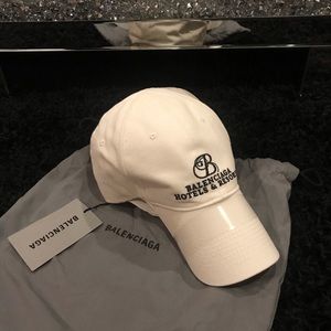 🔥🔥BALENCIAGA hat, Authentic, NWT🔥🔥